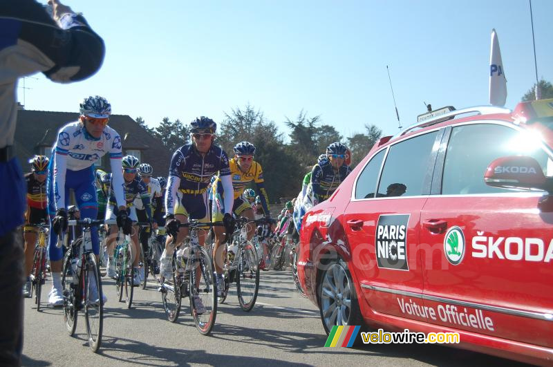 Yoann Offredo (FDJ), Romain Feillu & Thomas De Gendt (Vacansoleil) aan de start