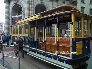 [San Francisco] - Le cable car changeant de direction à Powell Street (844x)
