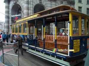 [San Francisco] - The cable car at his turning point at the end of Powell Street (668x)