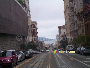 [San Francisco] - Going down on Powell Street with the cable car (679x)