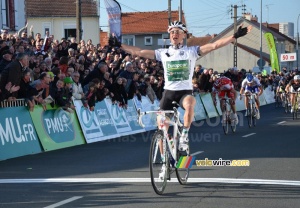 Thomas Voeckler (Team Europcar) remporte Cholet-Pays de Loire 2011 (1295x)