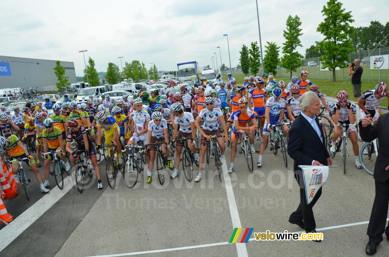 Het peloton klaar voor de start