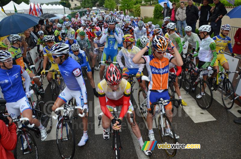 Het peloton klaar voor de start