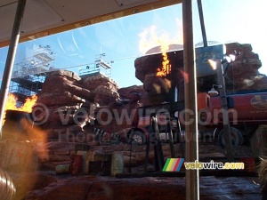 [Walt Disney Studios - Disneyland Paris]: Effets spéciaux de prè: le feu et après beacoup de l'eau!! (484x)