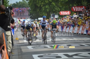 Tyler Farrar wins ahead of Romain Feillu & José Joaquin Rojas (538x)