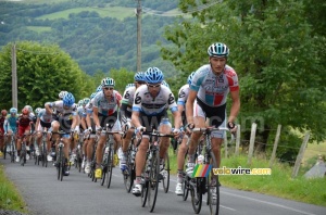 Sebastian Lang and Julian Dean leading the peloton (861x)