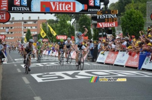 André Greipel (Omega Pharma-Lotto) le remporte de Mark Cavendish (2) (789x)