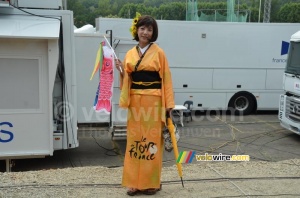 Une fan japonaise du Tour de France (743x)