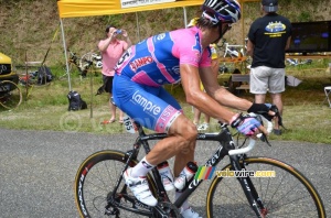 Danilo Hondo (Lampre-ISD) regarde la course à la TV (551x)