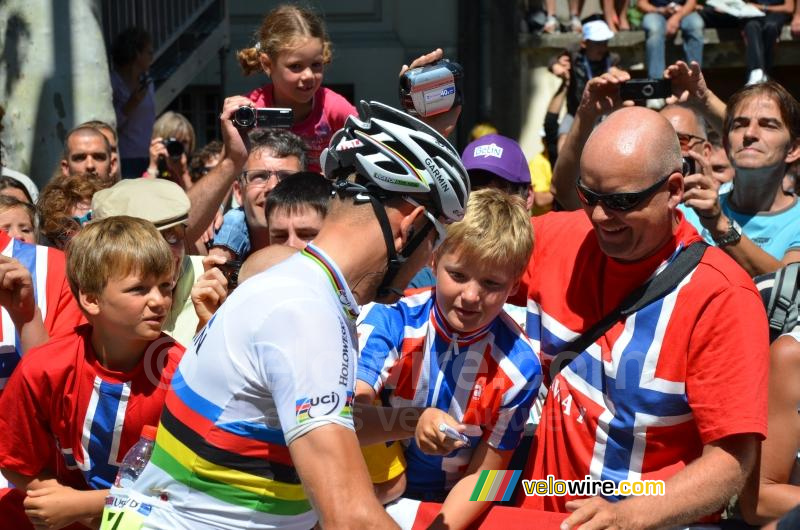 Thor Hushovd (Team Garmin-Cervélo) met Noorse fans